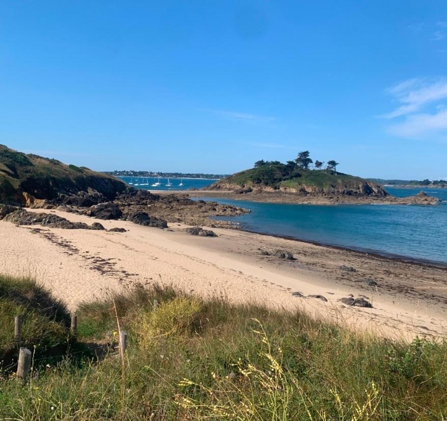 Magnifique Bas De Villa Deux Chambres Situe Pres Des Plages Et Du Golf Saint-Briac-sur-Mer Bagian luar foto